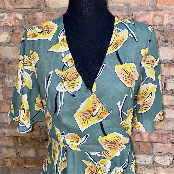 ModCloth Flutter Sleeve V-Neck A-Line Dress - Picture 3 of 7